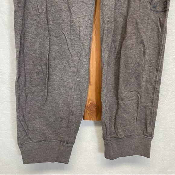 Pink Victoria’s Secret Gray Mid Rise‎ Capri Sweatpants Size XS - Picture 3 of 9